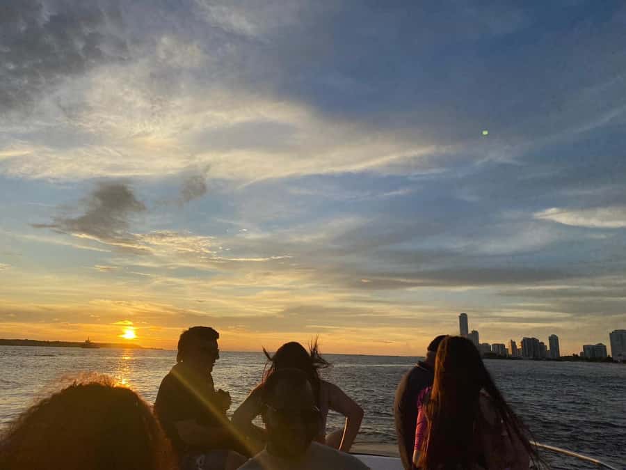Private sunset: Open Bar Boat Party with Music and Games - Who will get the most from this cruise