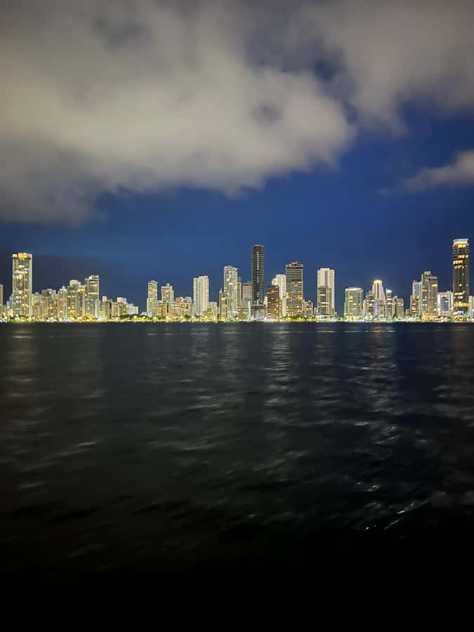 Private sunset: Open Bar Boat Party with Music and Games - Meeting at Pegasus Pier