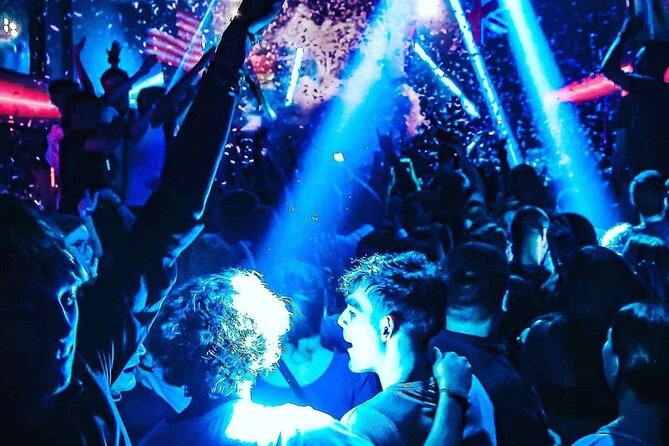 Pub Crawl Barcelona by EVOLVE The BEST night experience - What the guides add to the night