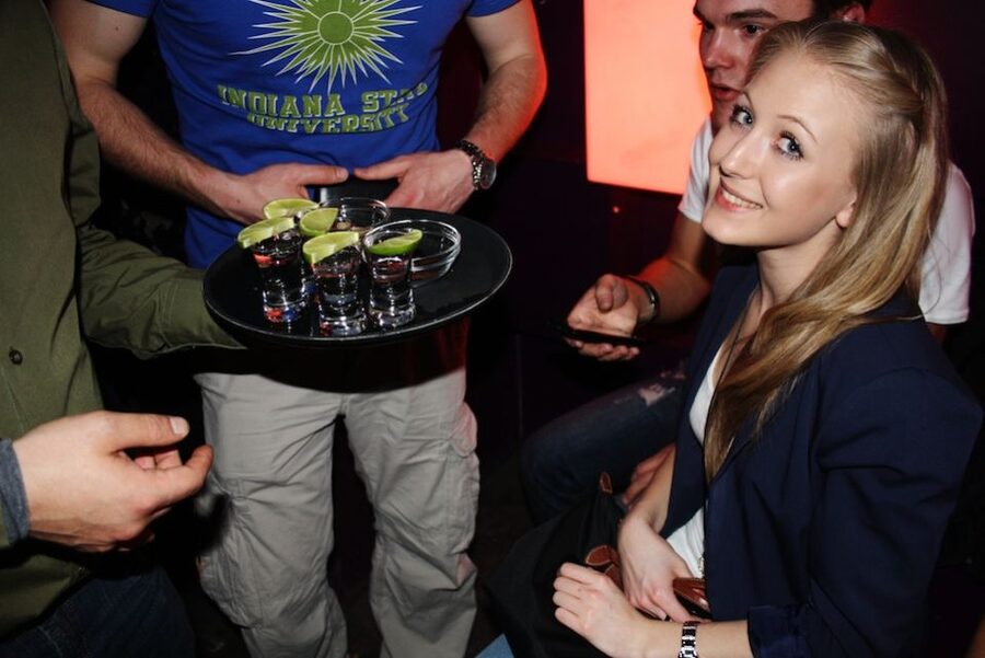 Pub Crawl Cologne Including Admission Fee for Bars and Shots - What the free entry and shots are really worth