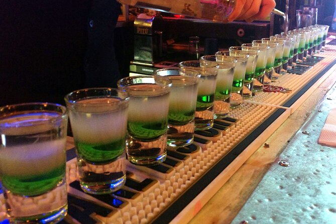 Pub Crawl Dubai: Nightlife Tours - Why the private bus changes the night
