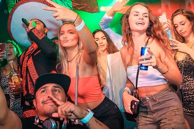 Pub Crawl Madrid by Mad Party Crew - Guides and the social side of the night