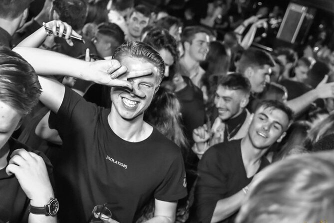 Pub Crawl Madrid by Mad Party Crew - Dress code, group size, and practical limits