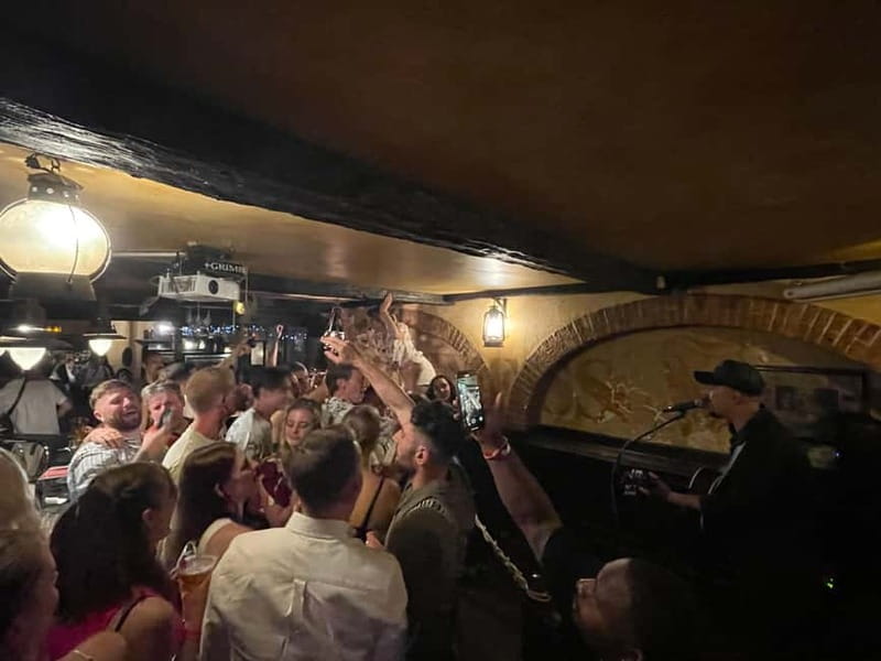 Pub Crawl Paris: Drink, Laugh, Meet the World - Should you book the Paris pub crawl?