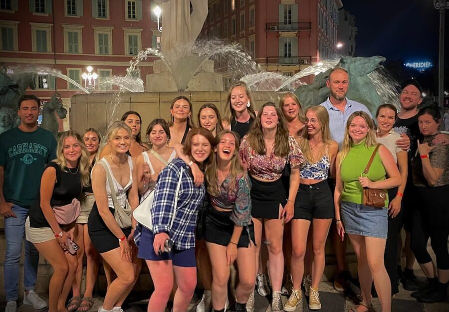 Pub Crawl Paris: Drink, Laugh, Meet the World - The nightclub finale at Point Éphémère