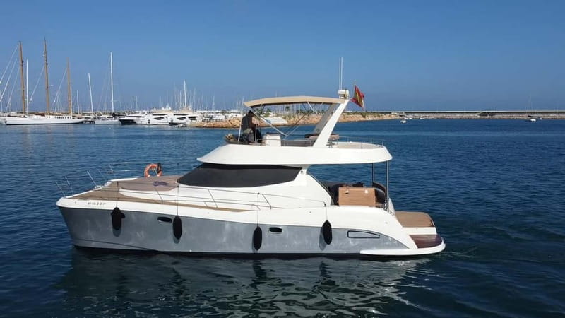 Puerto del Carmen: Private Sunset Catamaran Tour with Drinks - The swimming stop and fish near the boat