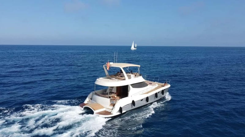 Puerto del Carmen: Private Sunset Catamaran Tour with Drinks - Who should book this catamaran trip?