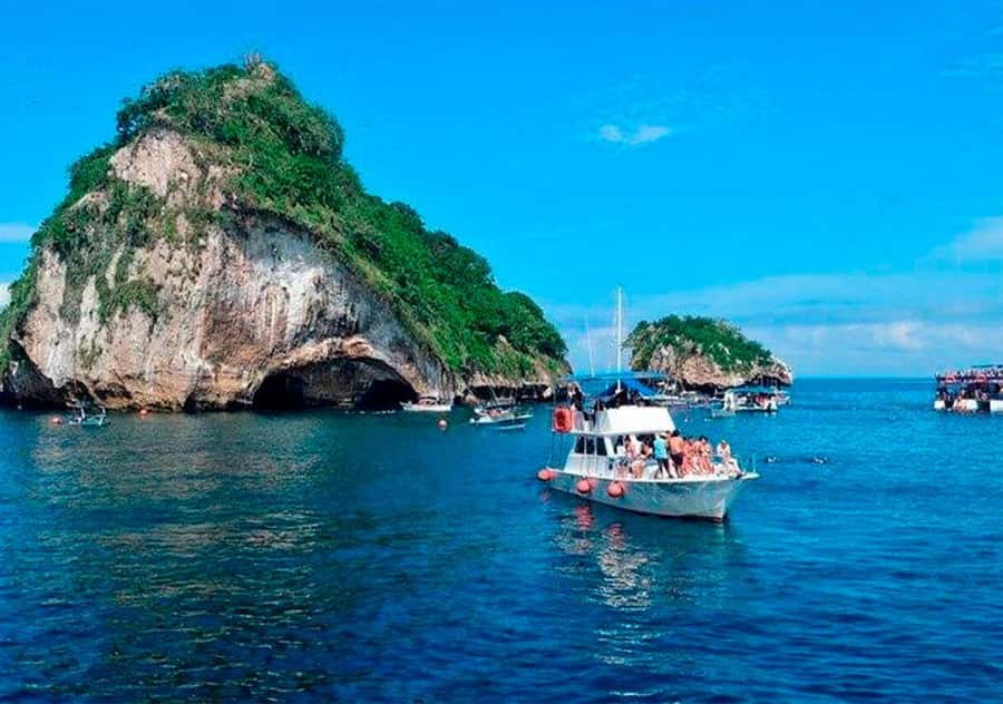 Puerto Vallarta: Arcos, Animas, Quimixto + Open Bar Onboard - Key points to know before booking