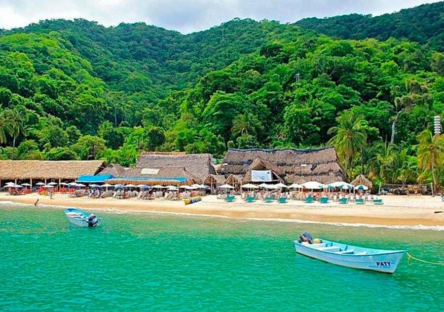 Puerto Vallarta: Arcos, Animas, Quimixto + Open Bar Onboard - Las Animas combines swimming and a beach break