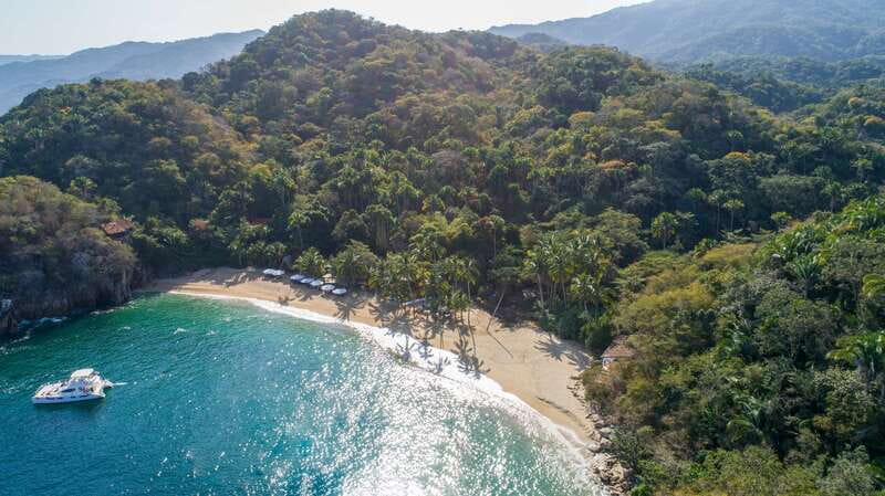 Puerto Vallarta: Luxury Yacht Tour with Lunch and Open Bar - Lunch, Drinks, and the Ride Back