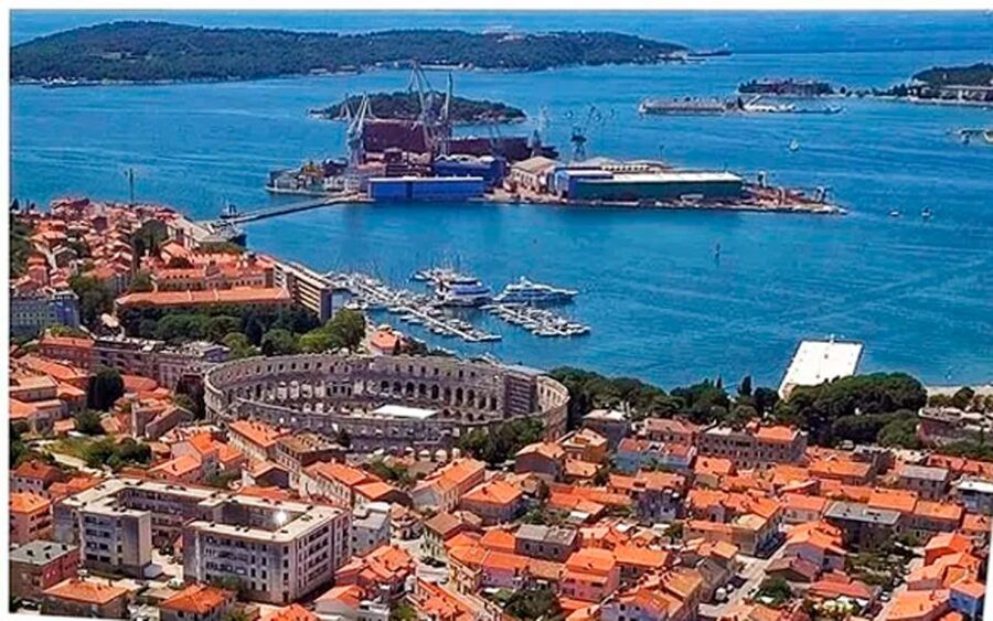 Pula: Harbor Cruise with unlimited Drinks - Seating, boarding, and small practical details