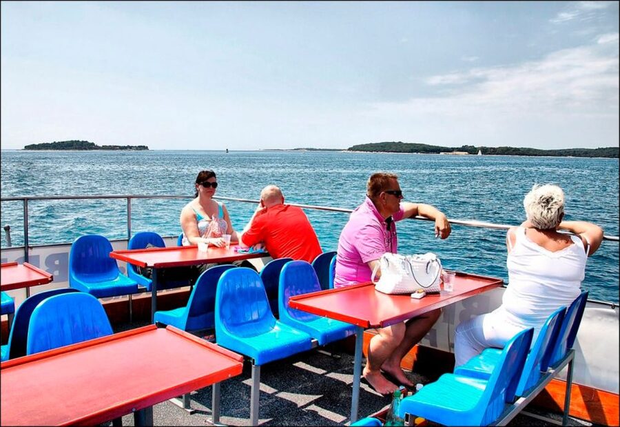 Pula: Harbor Cruise with unlimited Drinks - The Pula Breakwater gives the cruise its open-water feel