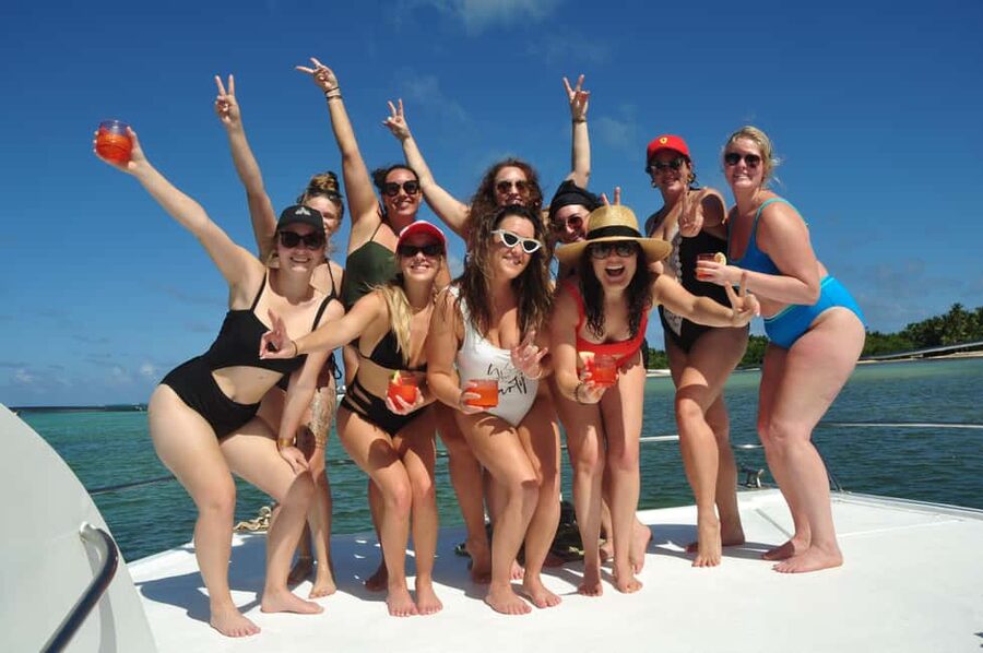 Punta Cana: Booze Cruise with Snorkel and Natural Pool Stop - Who Will Have the Best Time?