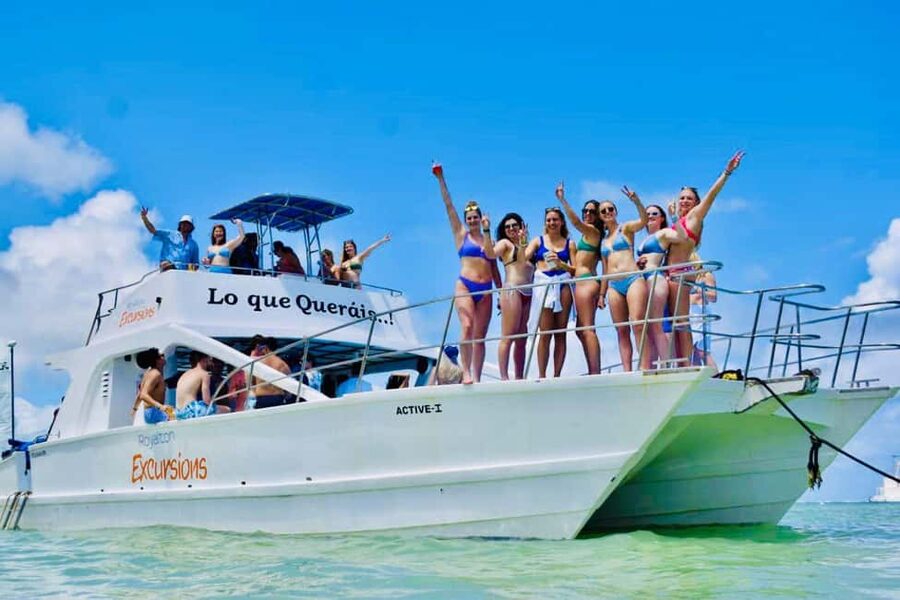 Punta Cana: Hip Hop Party Cruise w/Open Bar (Adults Only) - The 15-minute cruise gets the outing moving