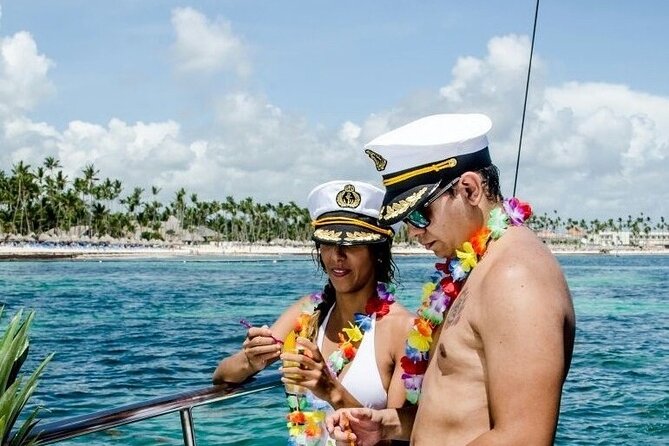 Punta Cana Party Boat Snorkeling with Music DJ and Open Bar - Group size, comfort, and safety details