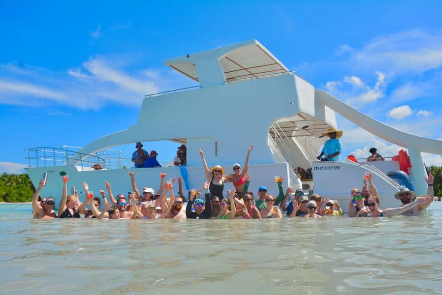 Punta Cana Private Catamaran Cruise, Open Bar & Snorkeling - Service, safety, and the photographer issue