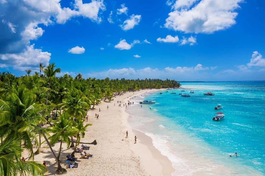 Punta Cana: Saona Island Full-Day Open Bar, Lunch & Transfer - The speedboat ride and the natural pool