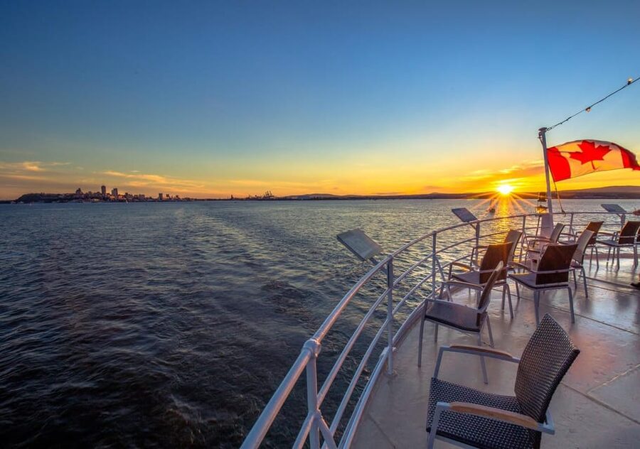 Québec City: 2-Hour Cocktail & DJ Evening Cruise - Music, Dancing, and the Right Crowd