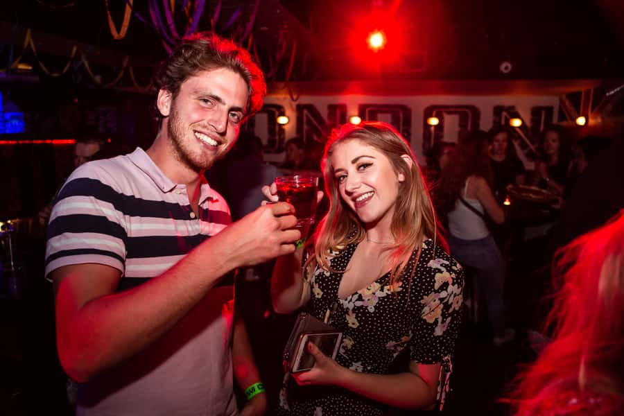 Queenstown: Bar Crawl with 5 Free Shots and Pizza - The social side: excellent for meeting people
