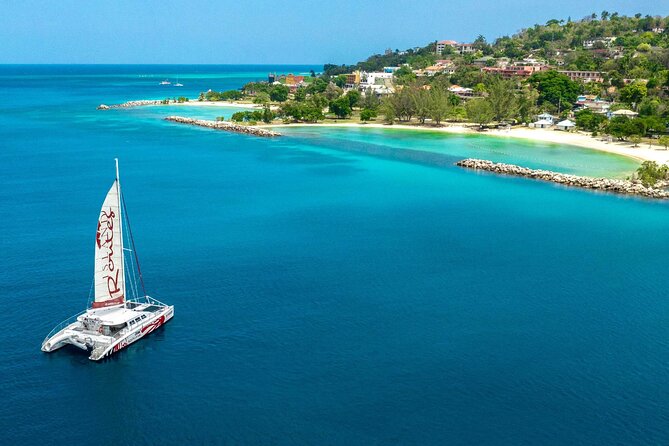 Reggae Catamaran and Snorkeling Open Bar Cruise Montego Bay - When the music turns up and the bar opens