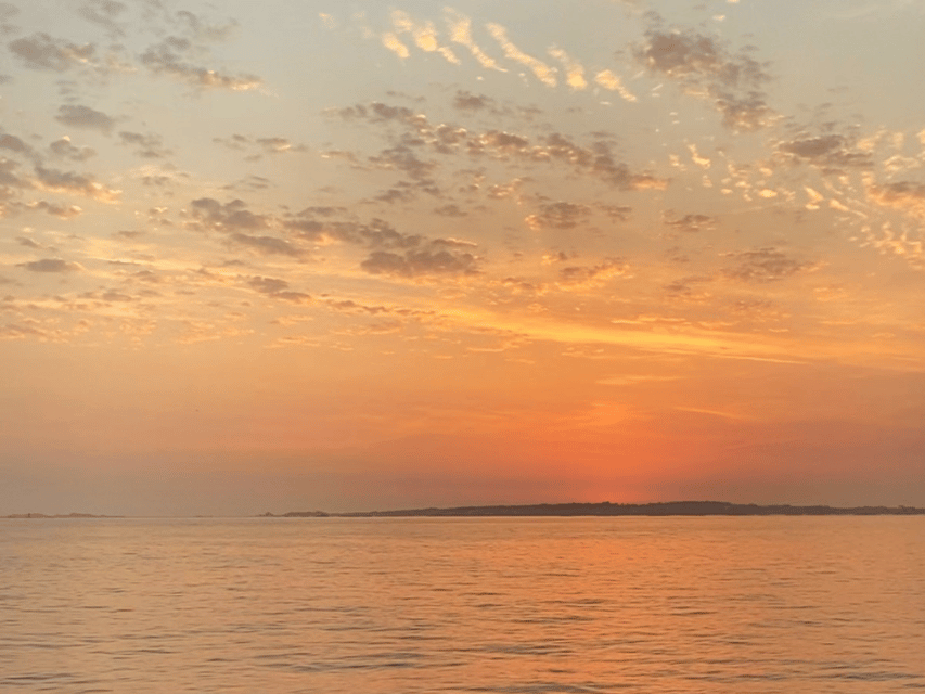 Ría de Arousa: Daytime or Sunset Sailboat Cruise with drinks - The final guided views before Cabo de Cruz