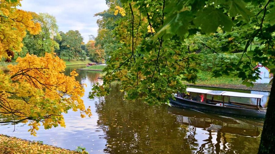 Riga: Canal Boat Tour with Drink & Old Town Audio Tour - Why seeing Riga from the water works