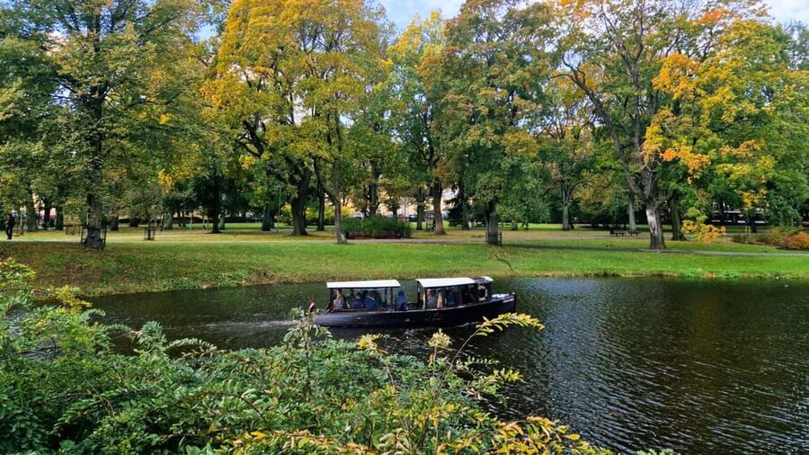 Riga: Canal Boat Tour with Drink & Old Town Audio Tour - Finding Andrejosta before departure