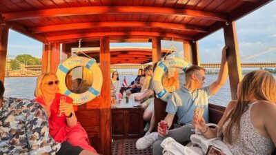 Canal Boat Tour with Welcome Drink & Audio Guide