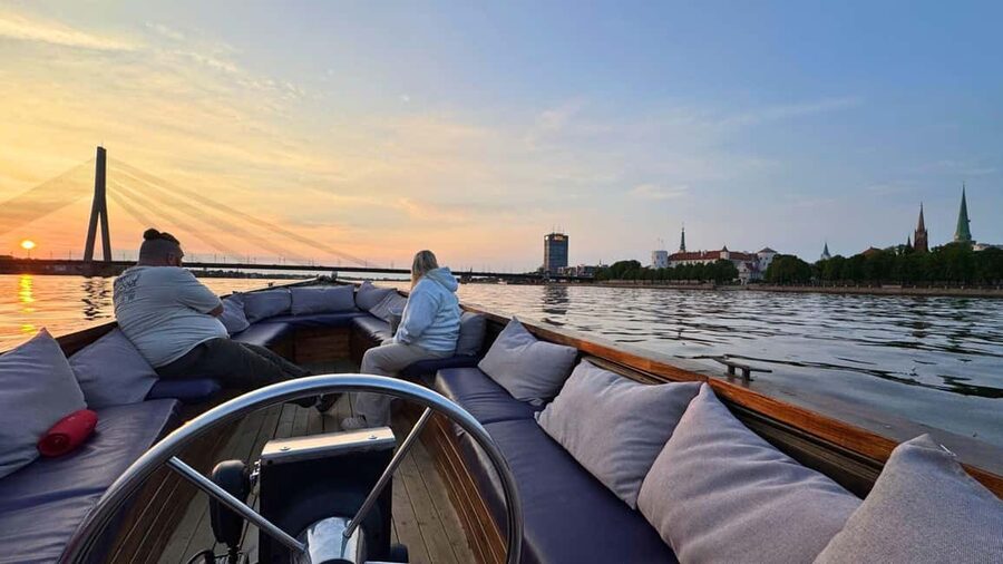Riga: Canal Boat Tour with Welcome Drink & Audio Guide - The audio guide and where to sit