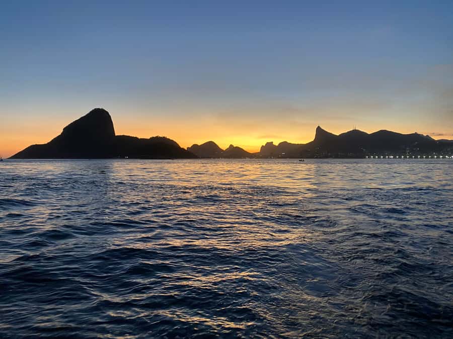 Rio de Janeiro: Sunset Sailboat Tour with Open Bar - Why a sunset sail shows Rio at its best