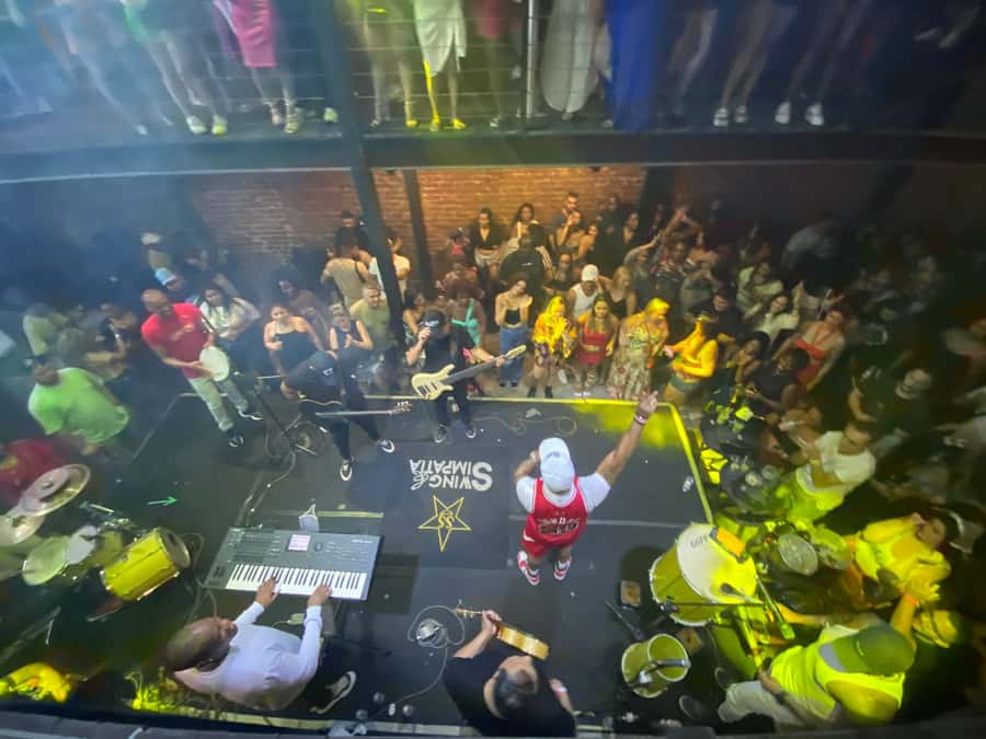 Rio: Pub Crawl in Lapa with Cachaça Tasting and Live Samba - Group size, guides, and feeling looked after