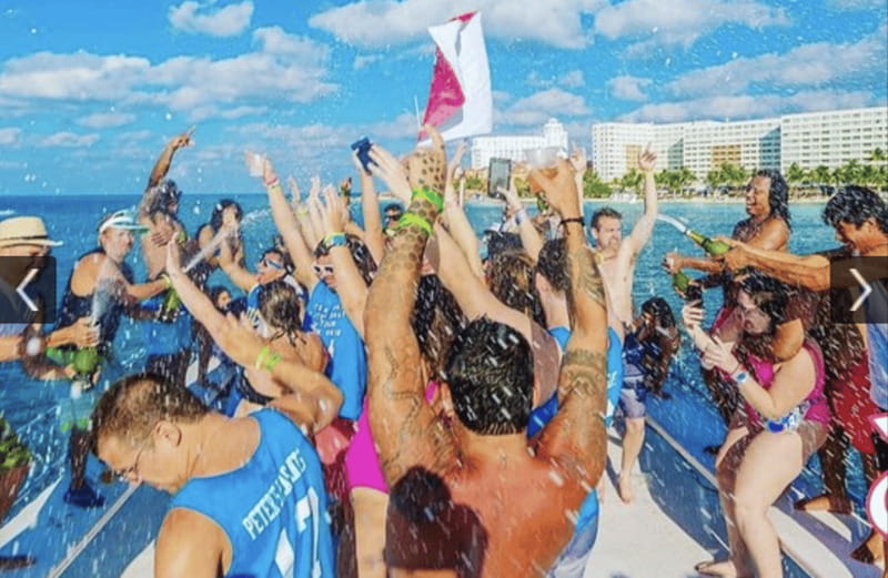 Rockstar Boat Party Cancun - Booze Cruise Cancun (18+) - The first beats and the open bar