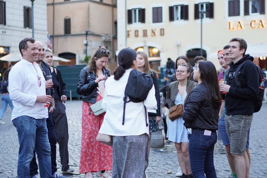 Rome: Evening Walking Tour with Cocktails and Local Guide - Via dei Coronari and the pleasure of a slower street