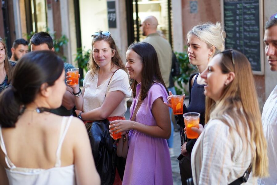Rome: Evening Walking Tour with Cocktails and Local Guide - What the price tells you about the experience