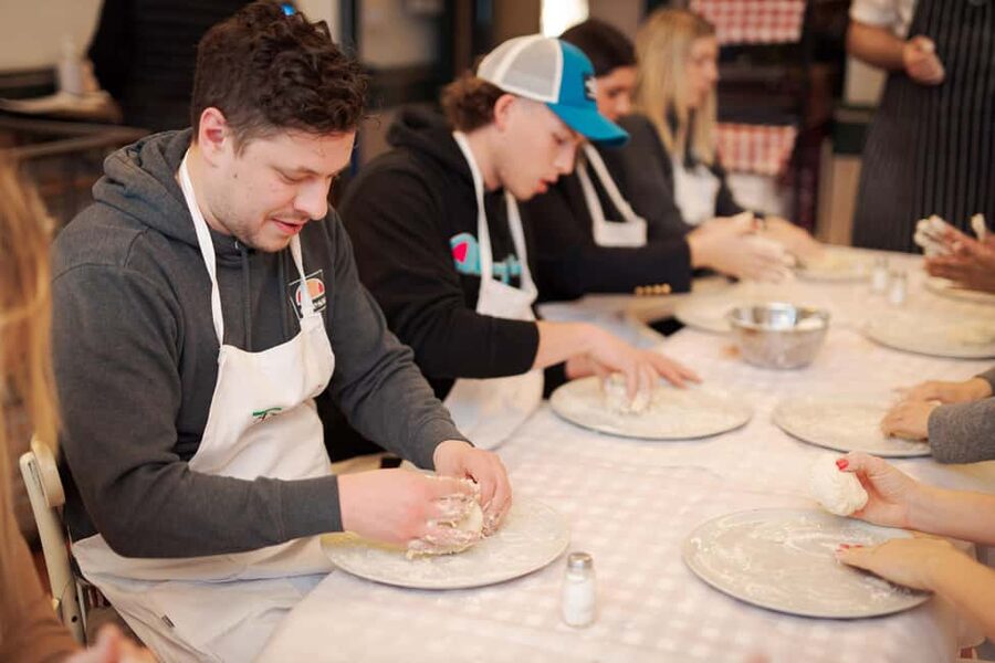 Rome: Pizza Cooking Class in Piazza Navona with Drinks - Small limitations worth knowing before you book