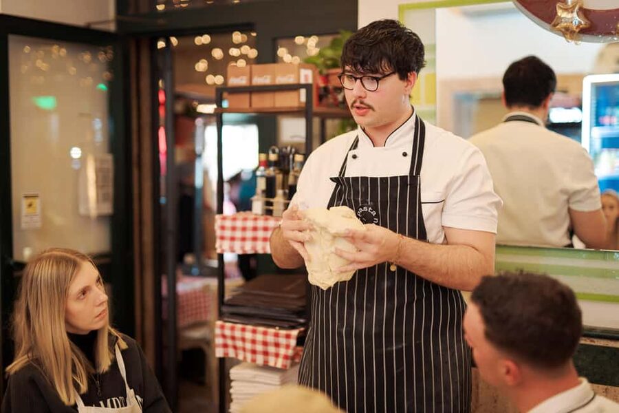 Rome: Pizza Cooking Class in Piazza Navona with Drinks - What you actually learn in the two-hour class