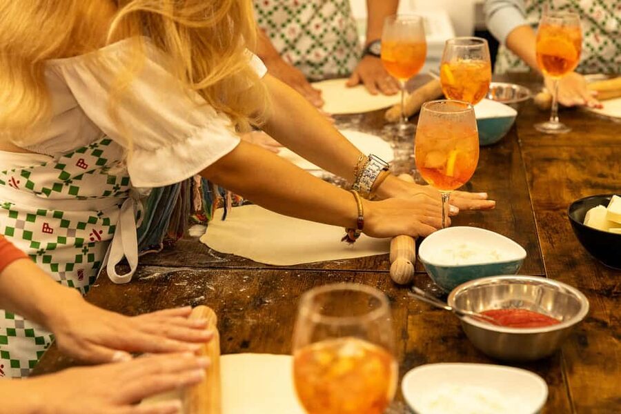 Rome: Pizza Making Cooking Class With Spritz Cocktails - A pizza party near the Colosseum