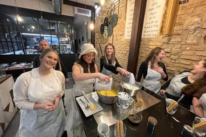 Rome: Pizza & Tiramisu Class with Free Flowing Fine Wine - Why the small group size matters
