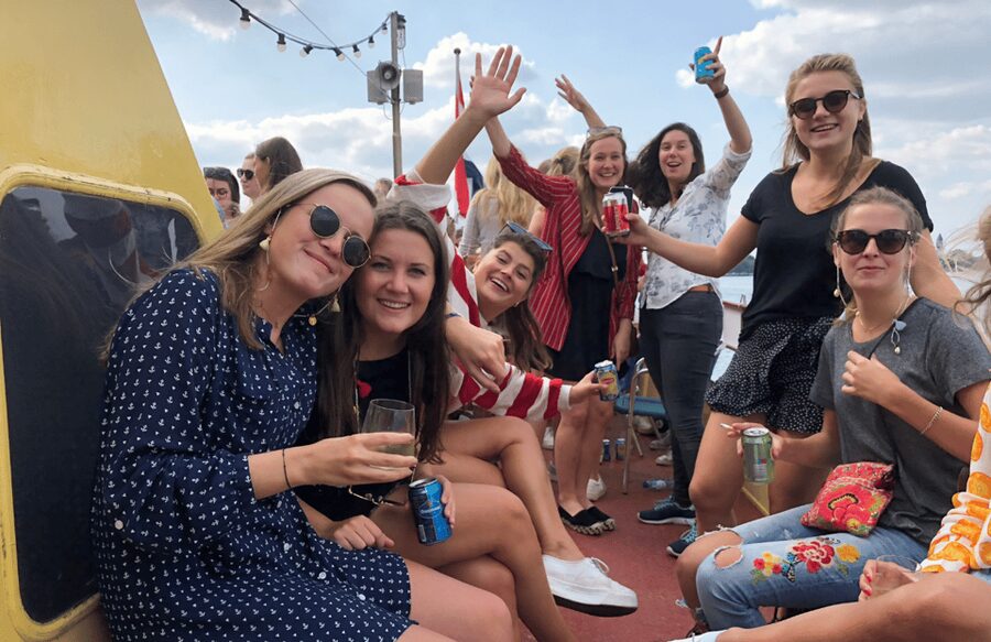 Rotterdam: Pub Cruise with Drinks and Bites - Six drinks, four snack pieces, and what that really means