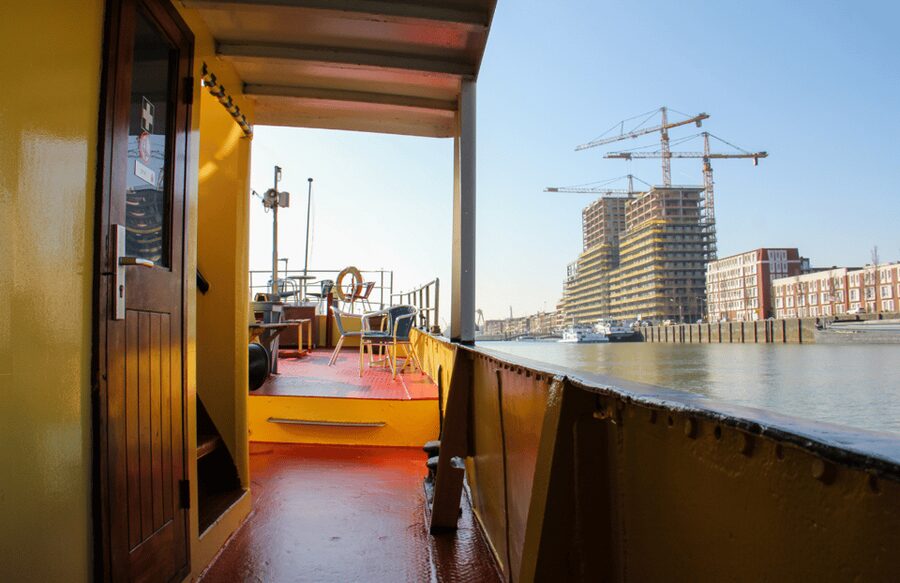 Rotterdam: Pub Cruise with Drinks and Bites - Drinks, music, and the social mood