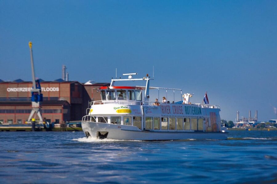 Rotterdam: Summer Cocktail Cruise - Music, service, and the mood onboard