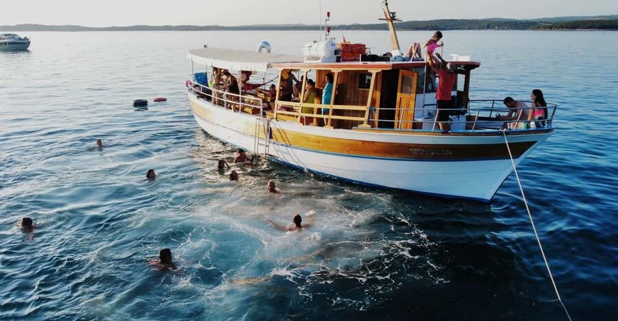 Rovinj half-day cruise: swim stops, drinks & brunch included - Cruising past Rovinj’s old town