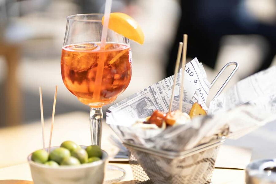 Ruzafa Food & Wine Tour: Tapas, Drinks & Local Secrets - Three tapas, four drinks, and room for choice