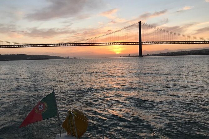 Sailboat Tour in Lisbon with drinks included | Morning and Sunset - Why Lisbon is best seen from the Tagus