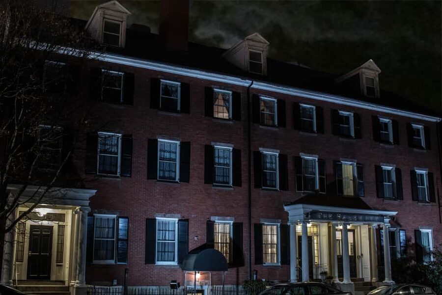 Salem: Boos and Brews Haunted Pub Crawl - Who should book Boos and Brews?