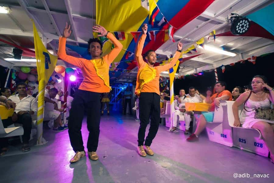 San Andres: White Party on boat with open bar, dinner and dancers! - The bar, drinks, and what is not included