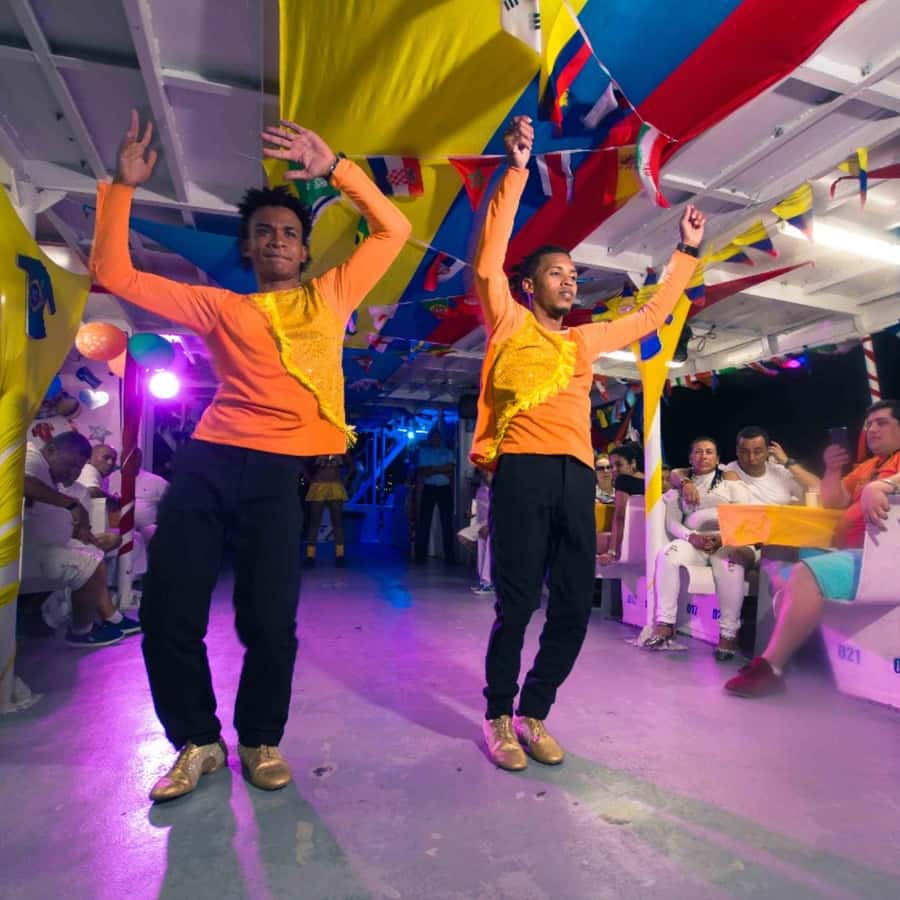 San Andres: White Party on boat with open bar, dinner and dancers! - Should you book the White Party on the Rumbero Yacht?