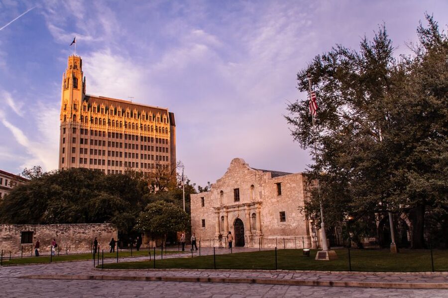 San Antonio: Guided Haunted Pub Crawl - San Antonio’s haunted streets and difficult past
