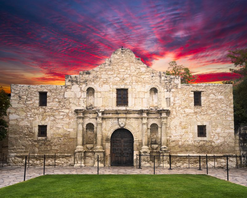San Antonio: Guided Haunted Pub Crawl - Starting outside the Hipolito Federal Building