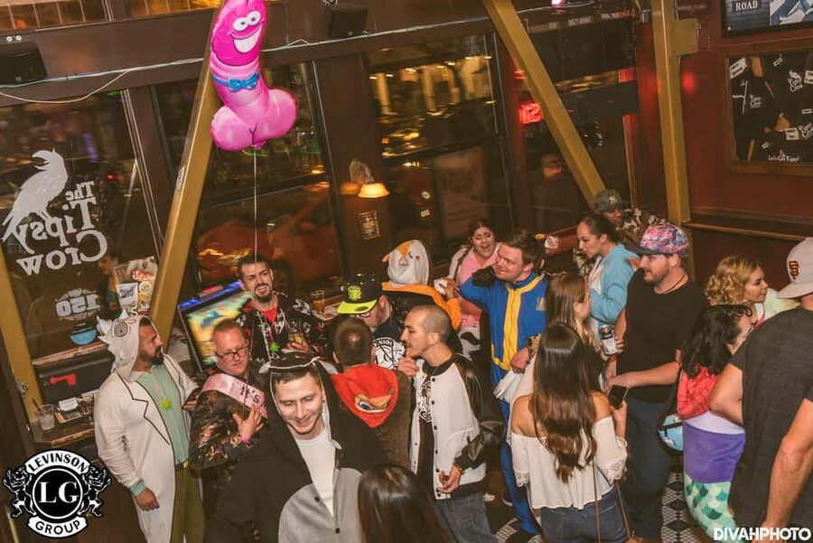 San Diego: Downtown Bar Crawl Party Pass - Double Deuce and Whiskey Girl: easy early savings